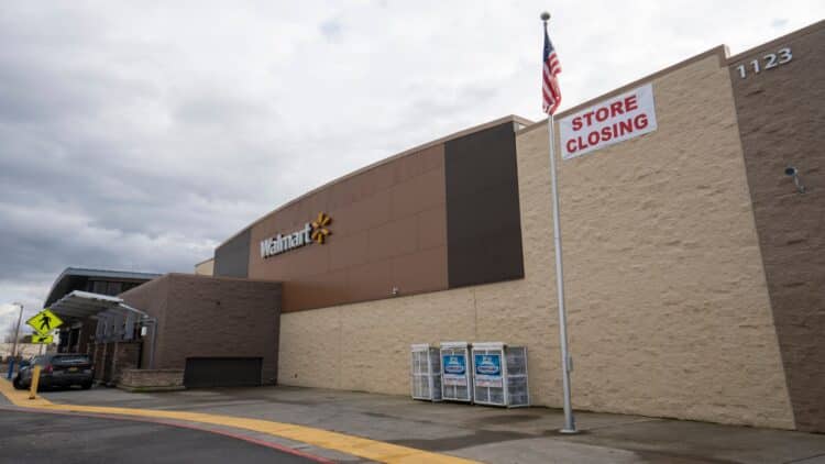 walmart closing