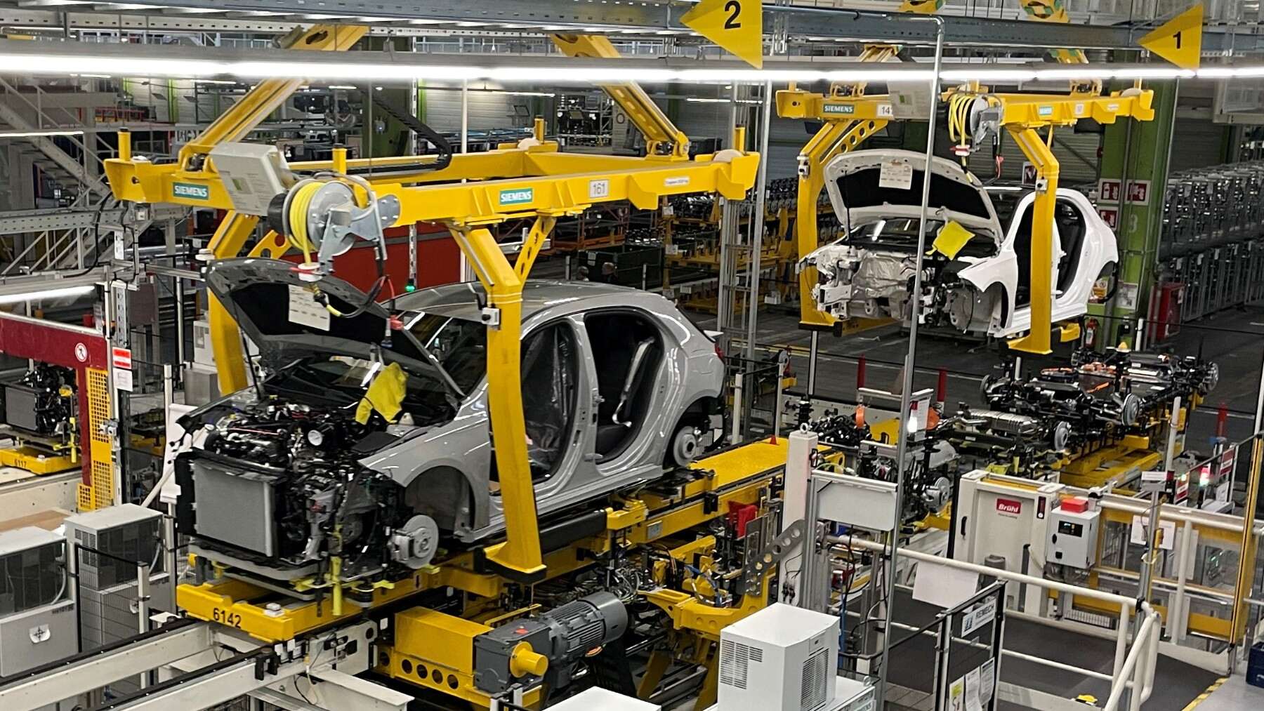 Trump pressures European automakers as shares drop 1 Trump