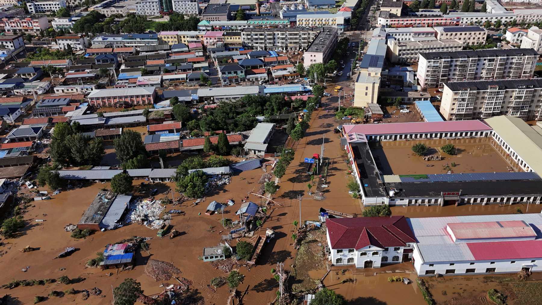 Beijing widens storm alert as deadly floods persist 1 Beijing