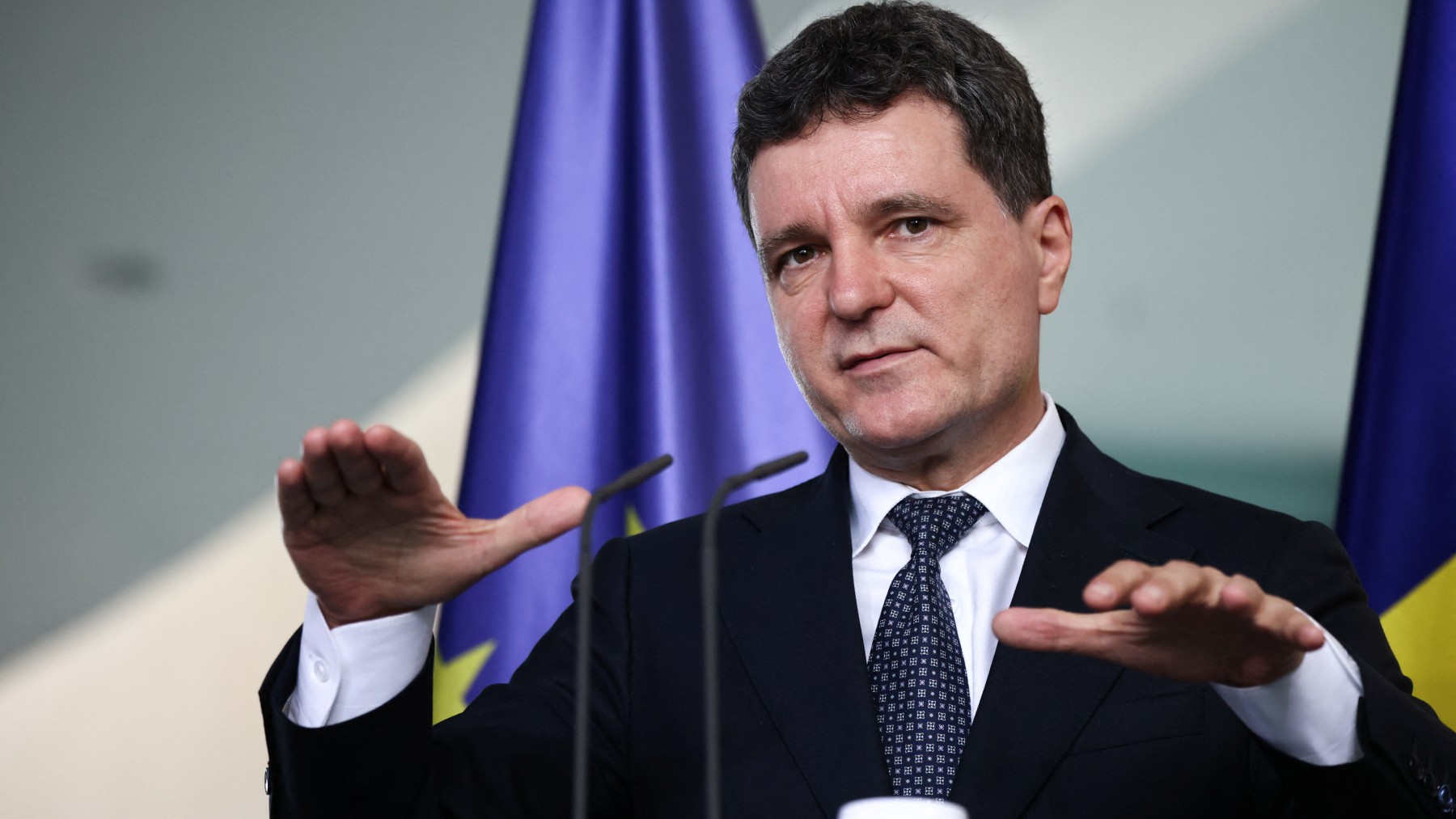 Romanian coalition survives confidence test, ushering through tax hikes 1 Romanian