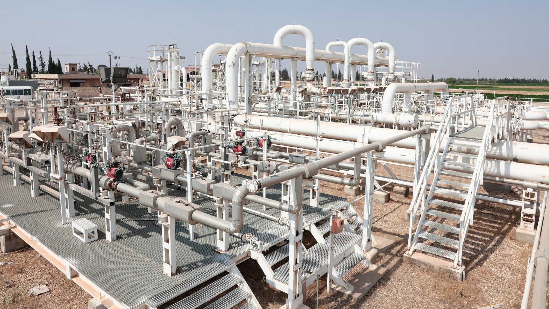 EU nears deal to lower Russian oil price cap