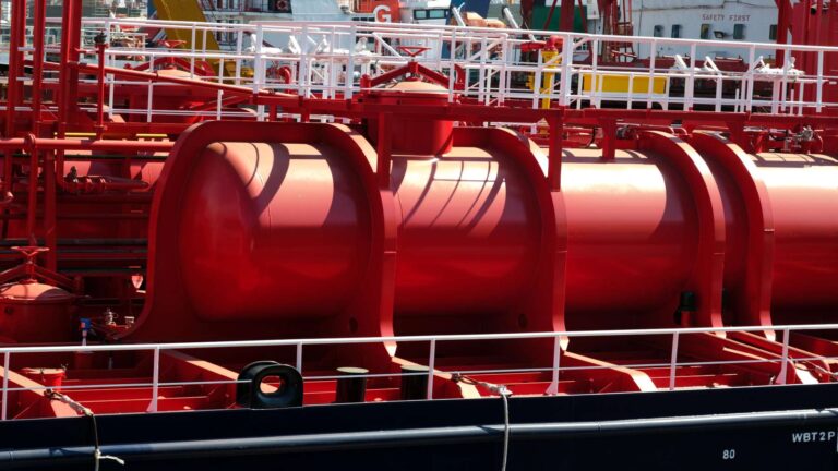 China accelerates oil reserves