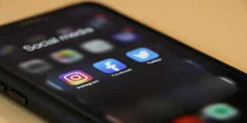 Australia implements nationwide social-media limits for minors