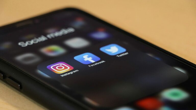 Australia implements nationwide social-media limits for minors