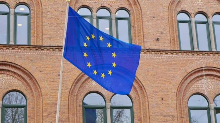 New EU school initiative launches hands-on AI learning projects for students across ten European countries 1 EU AI learning projects