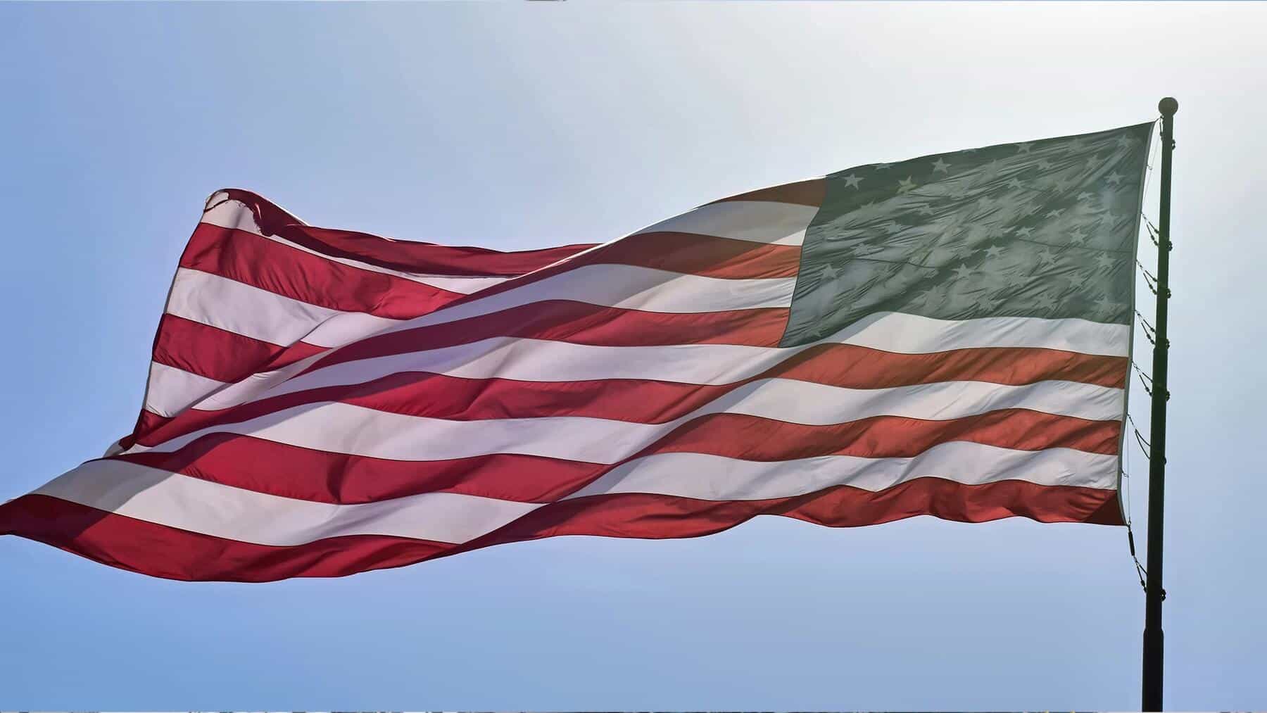 Nationwide protests draw thousands as demonstrators stage “Free America” walkouts across U.S. cities 1 Protesters gather in U.S. cities for nationwide “Free America” walkouts, holding signs and banners