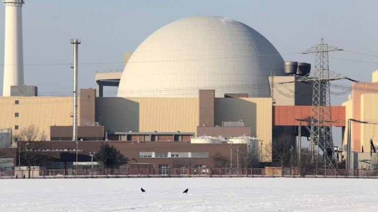 Giant reactor