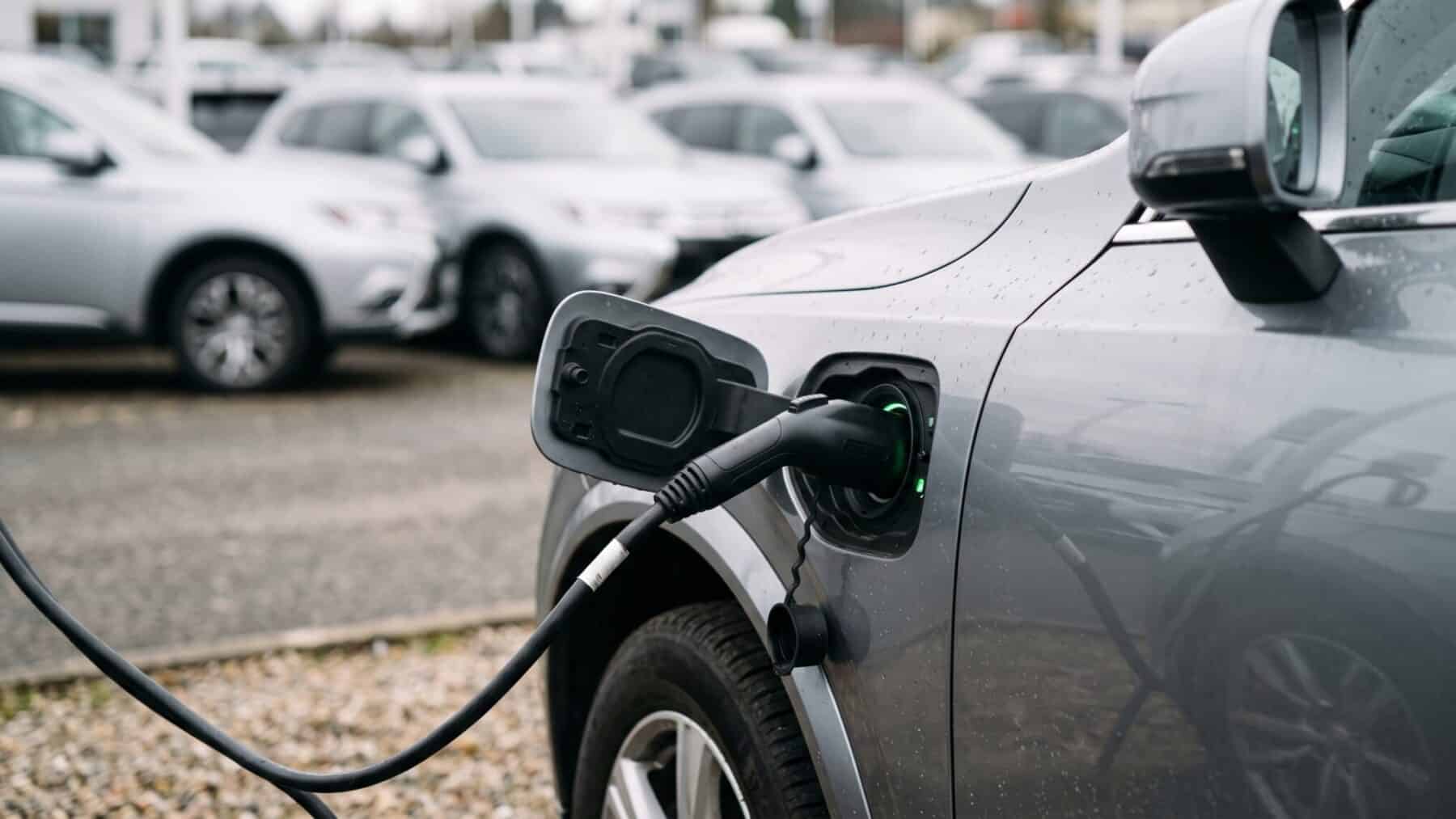 gcn.com - Hugo Rojas - Toyota plug-in hybrid sales jump nearly 190 percent in July after 50-state rollout