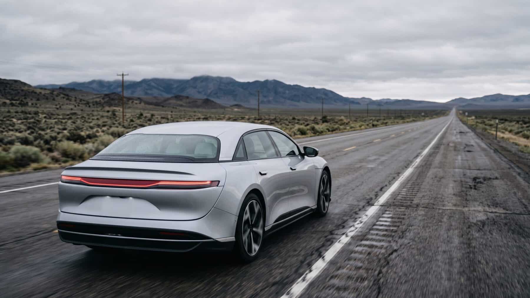 One US electric sedan holds a 512-mile EPA-rated range that no rival has matched, and it does it with a smaller battery than the trucks chasing it