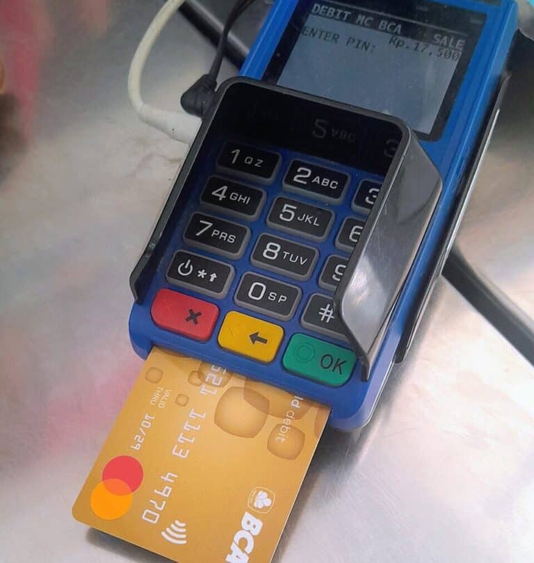 Credit cards overtake cash in American payments, Pew finds
