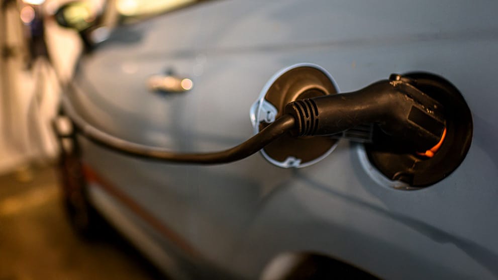 Seattle City Light to add 200 curbside EV chargers by 2030