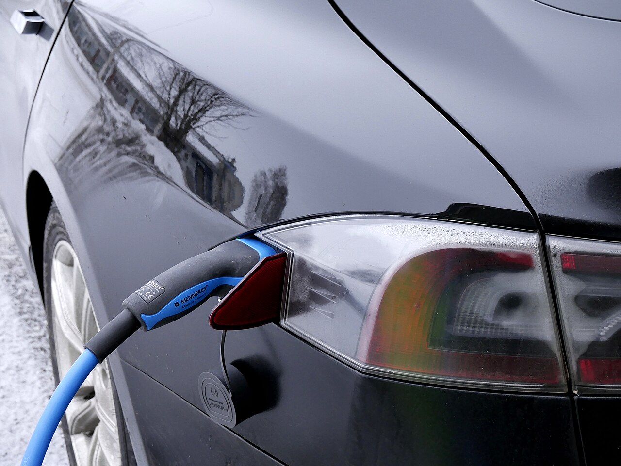 EV owners on cheap overnight rates trigger the same midnight discount ...