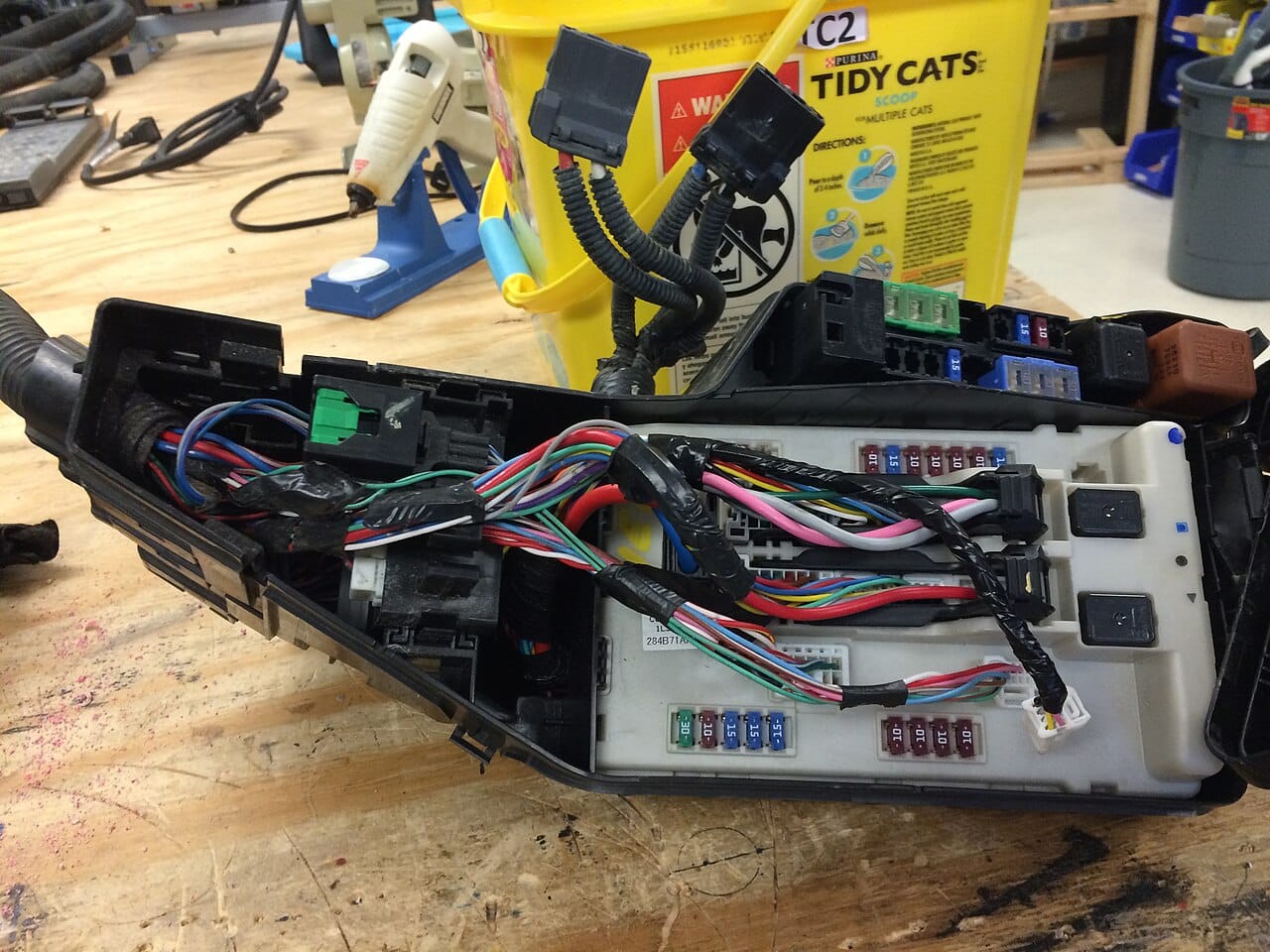 gcn.com - Hugo Rojas - Luxury cars wired with over 100 separate ECUs carry a harness weighing around 110 pounds, and a zone-based layout already cuts that weight by up to 44 pounds and shrinks wiring by more than a mile