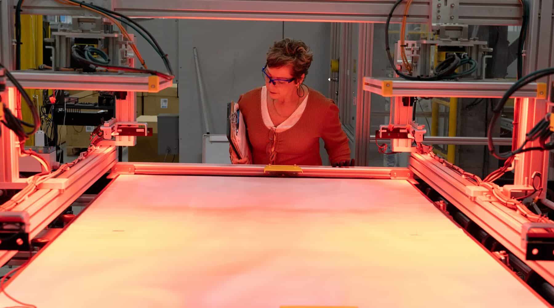 gcn.com - Hugo Rojas - A solar cell reached 31 percent efficiency without a gram of scarce indium inside it, and the replacement costs a fraction as much to produce